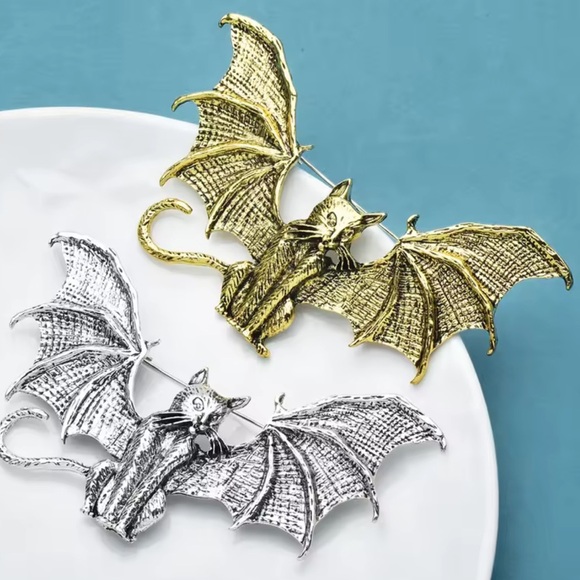 Gothic Bat Cat Brass Brooch - Picture 3 of 12